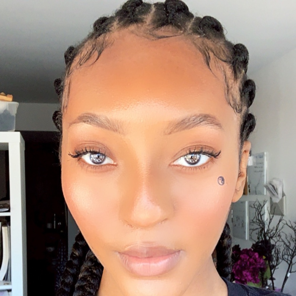 Meet your Posher, Denayia